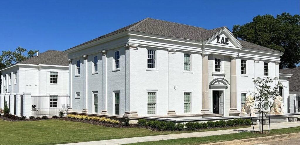exterior of SAE fraternity house